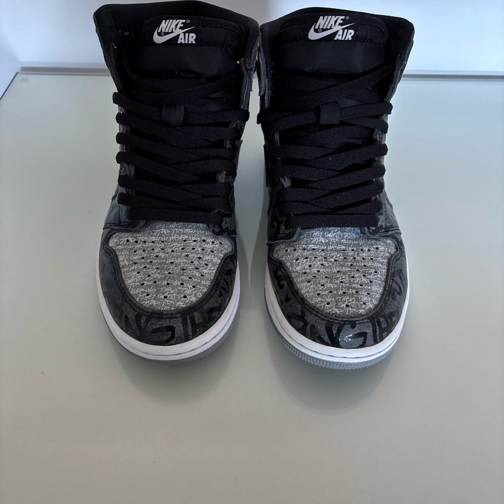Rebillionaires Jordan 1 Retro High OG Grey and Black
Size 8/Eu 42.5